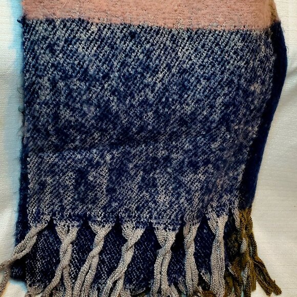 Oversize Winter scarf - Picture 1 of 3
